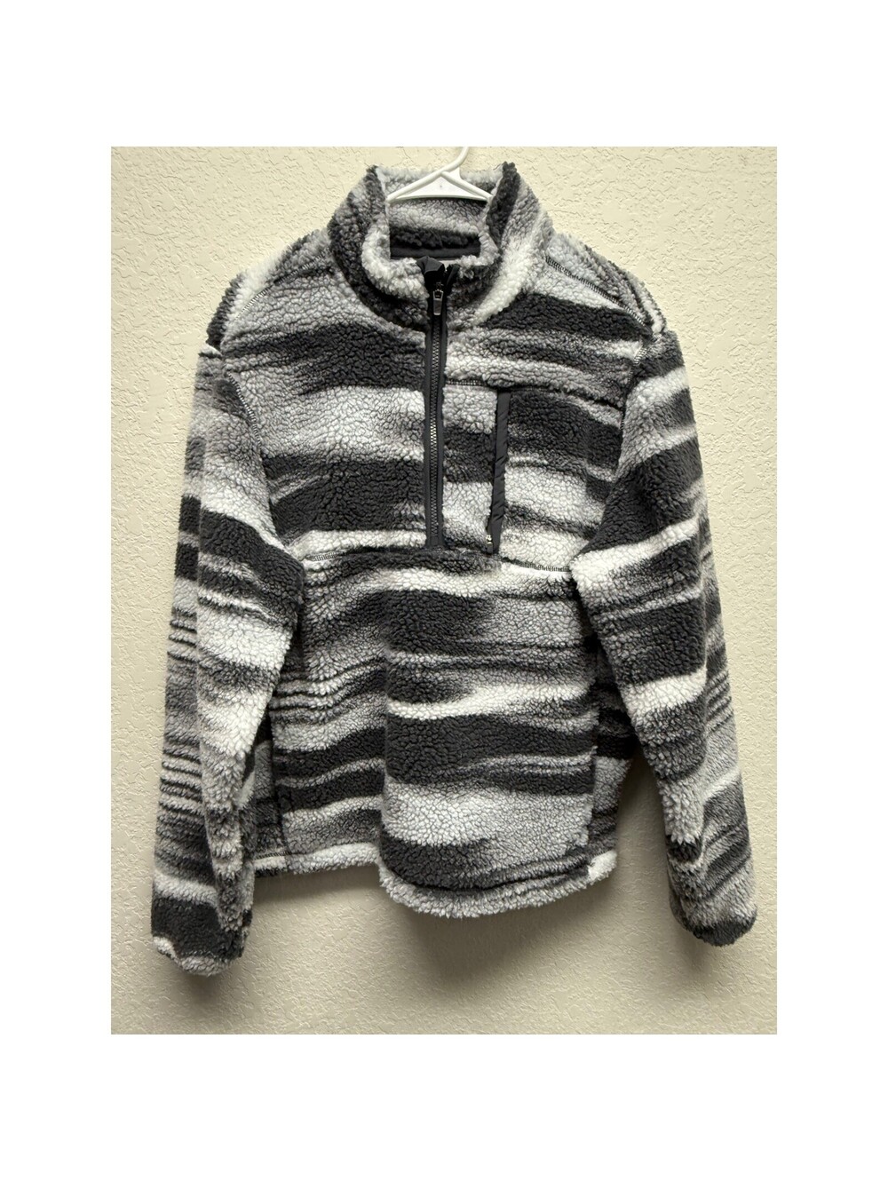 DSG Women's Gray White Fuzzy Striped Fleece Pullover Jacket Size Small